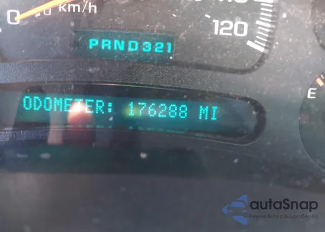 2003 Chevrolet Suburban 1500 Ls z USA, uszkodzony, nr VIN 3GNEC16T93G106541